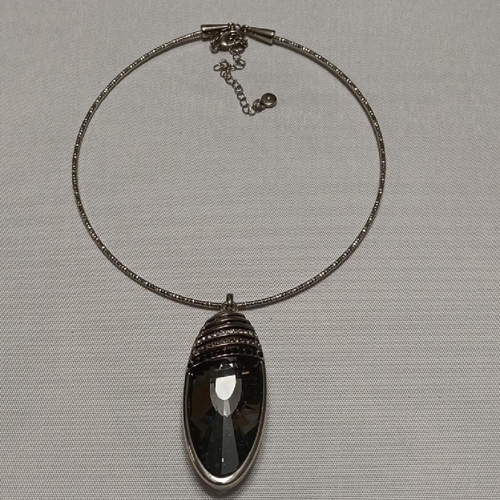 Elegant Silver Pendant Necklace